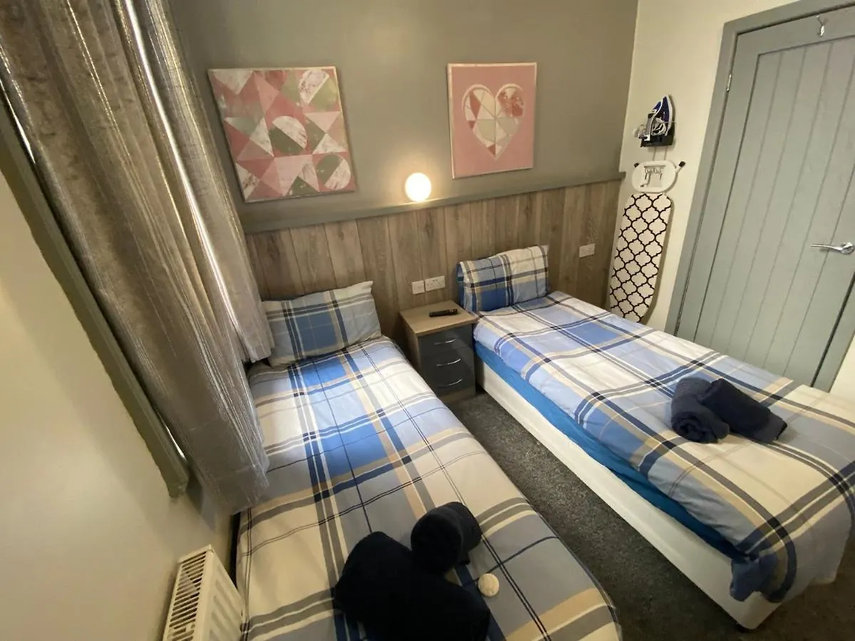Seaside Suites Superior Family Apartments 블랙풀 영국