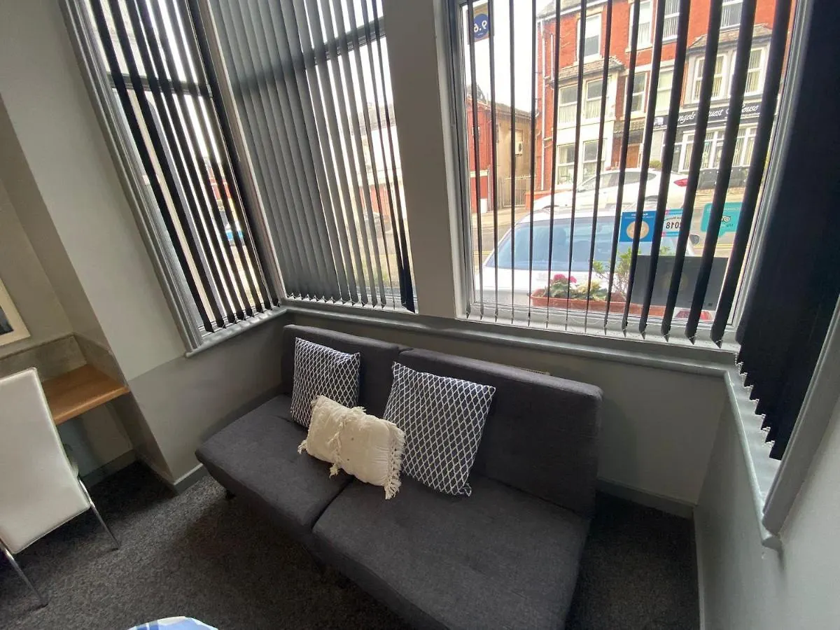 Seaside Suites Superior Family Apartments 블랙풀