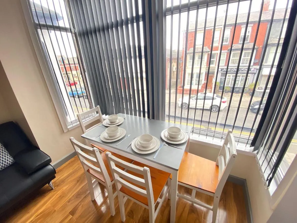 Seaside Suites Superior Family Apartments 블랙풀 영국