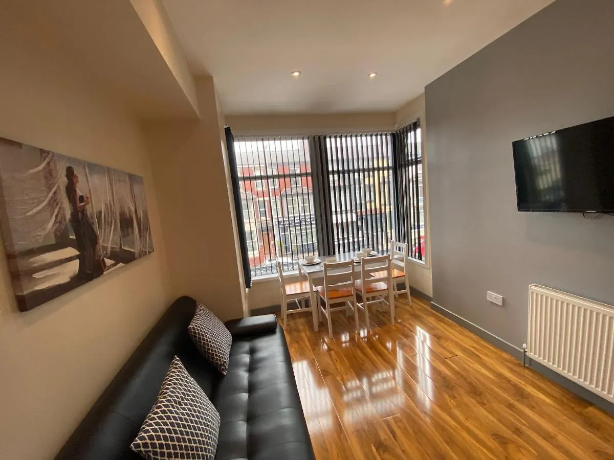 Seaside Suites Superior Family Apartments 블랙풀