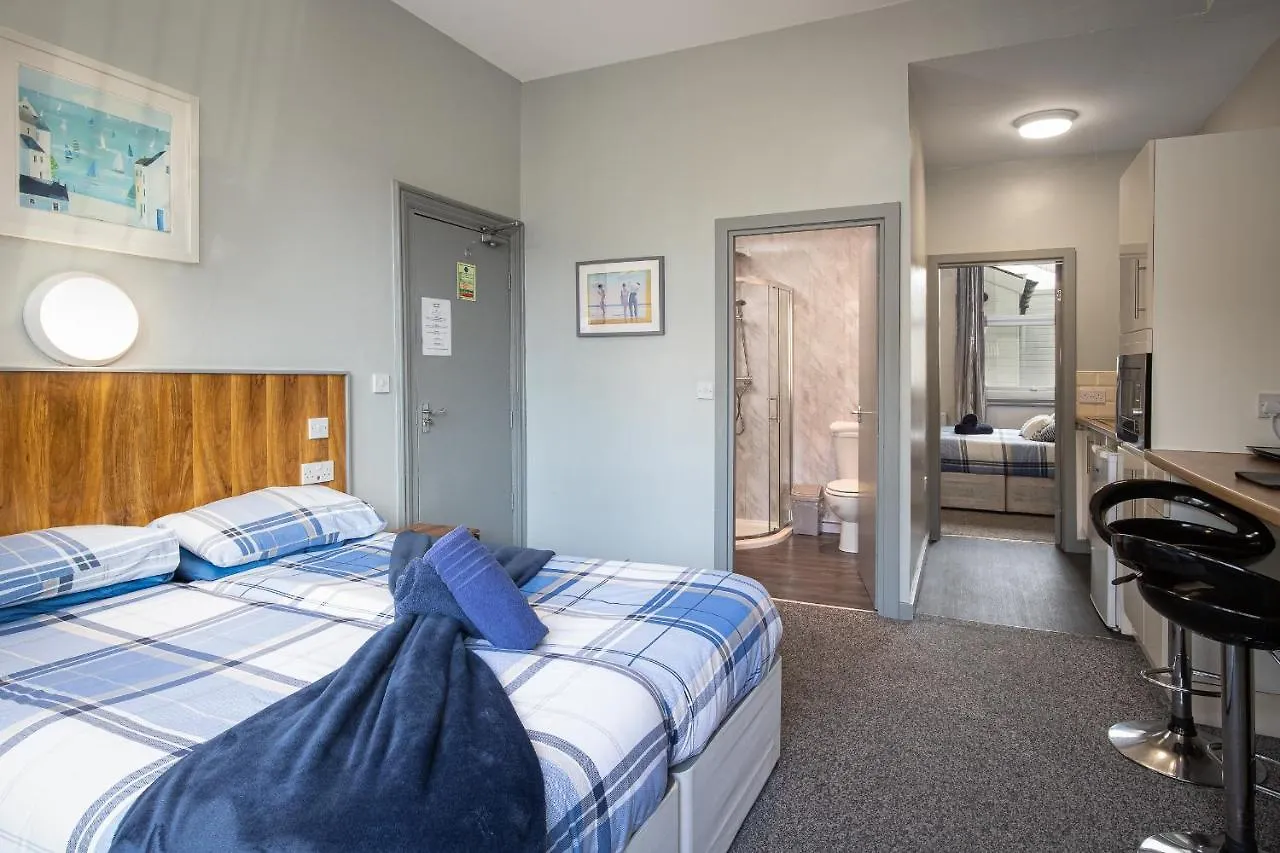 Seaside Suites Superior Family Apartments 블랙풀 영국