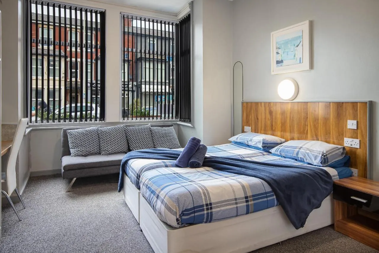 Seaside Suites Superior Family Apartments 블랙풀 영국