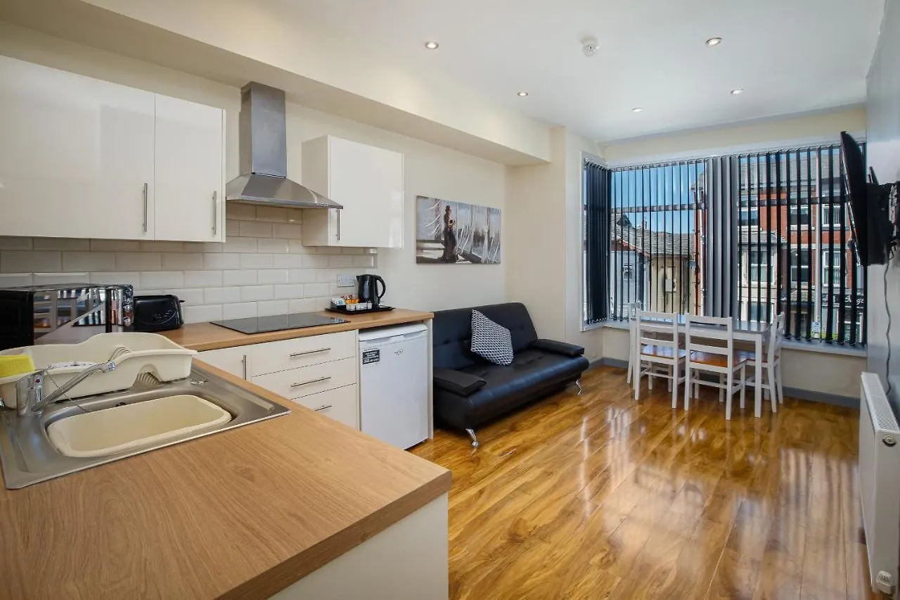 Seaside Suites Superior Family Apartments 블랙풀 0*,