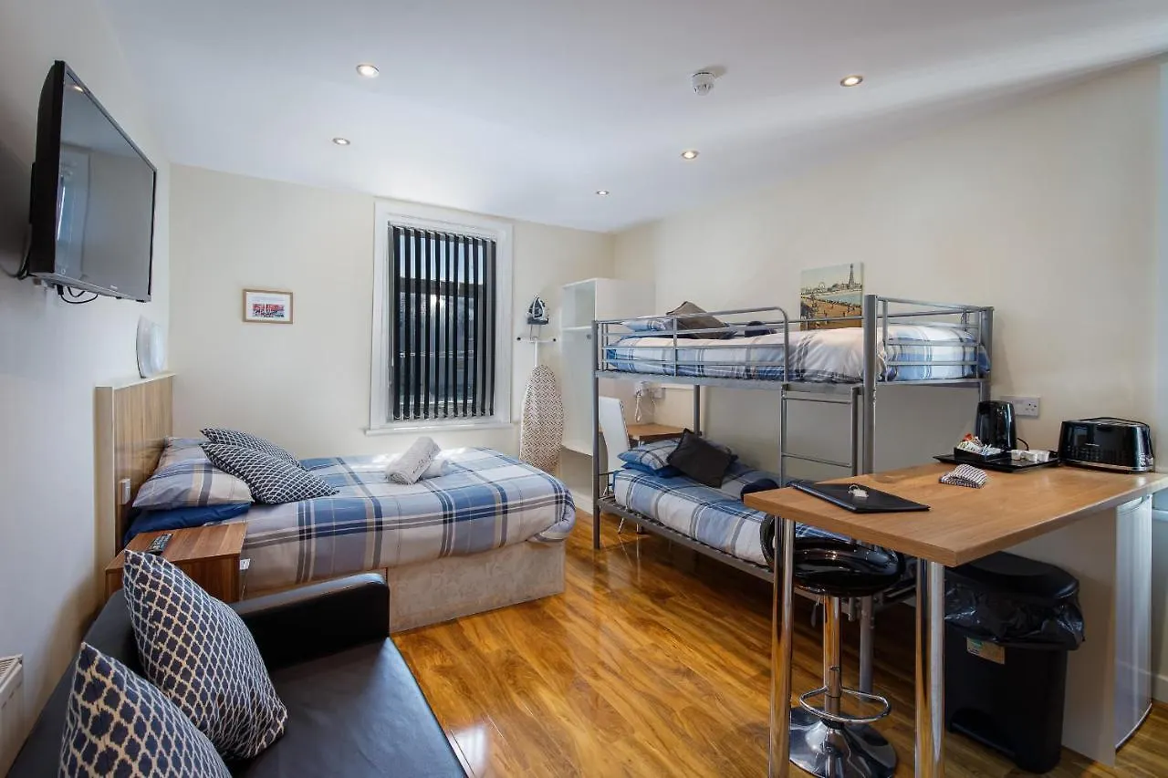 Seaside Suites Superior Family Apartments 블랙풀 영국